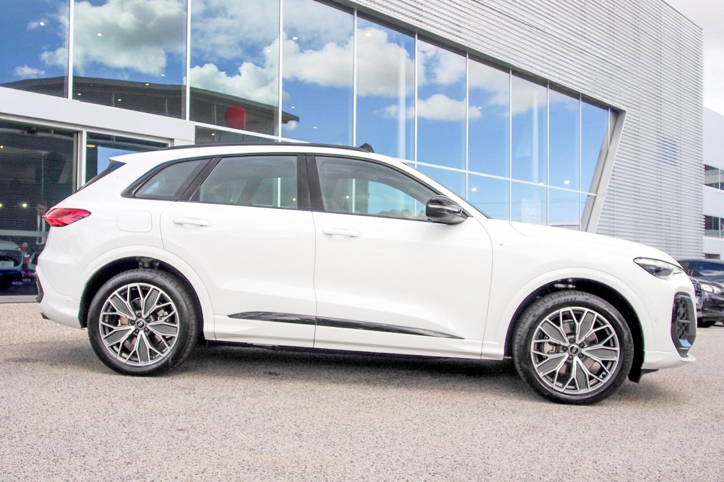 Image about Audi Q5 SUV TFSI quattro 200 kW sport