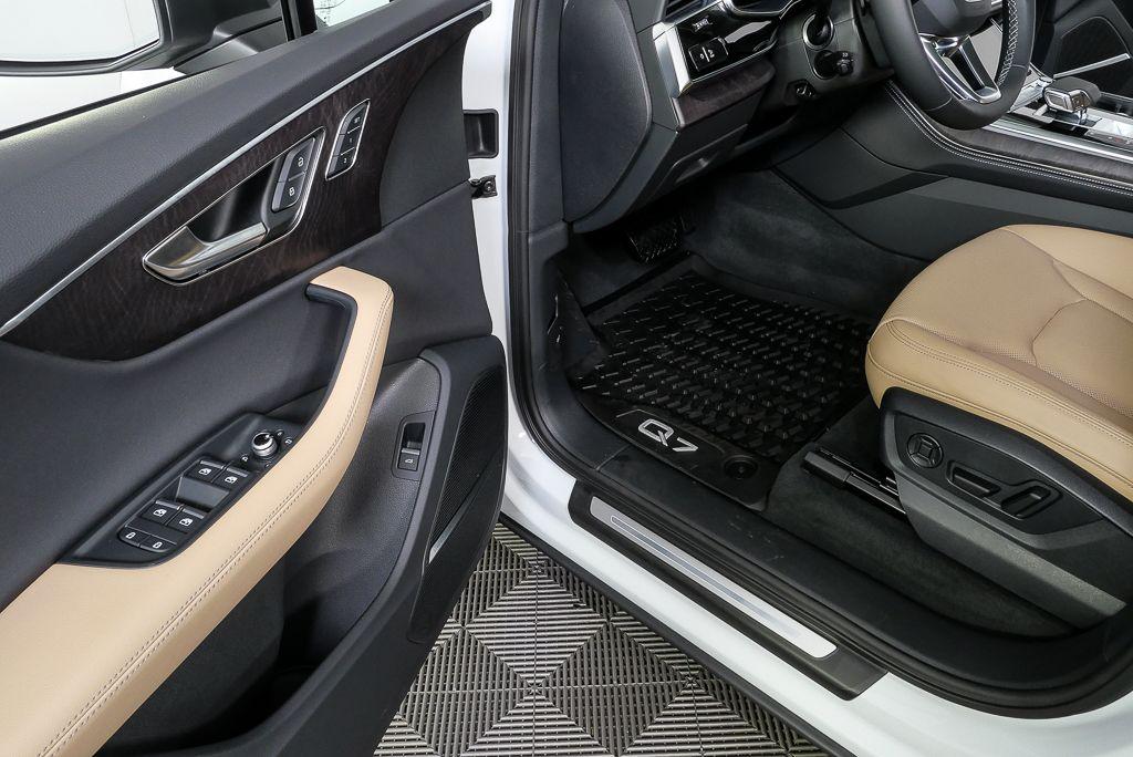 2025 Audi Q7 Premium Plus - Photo 8