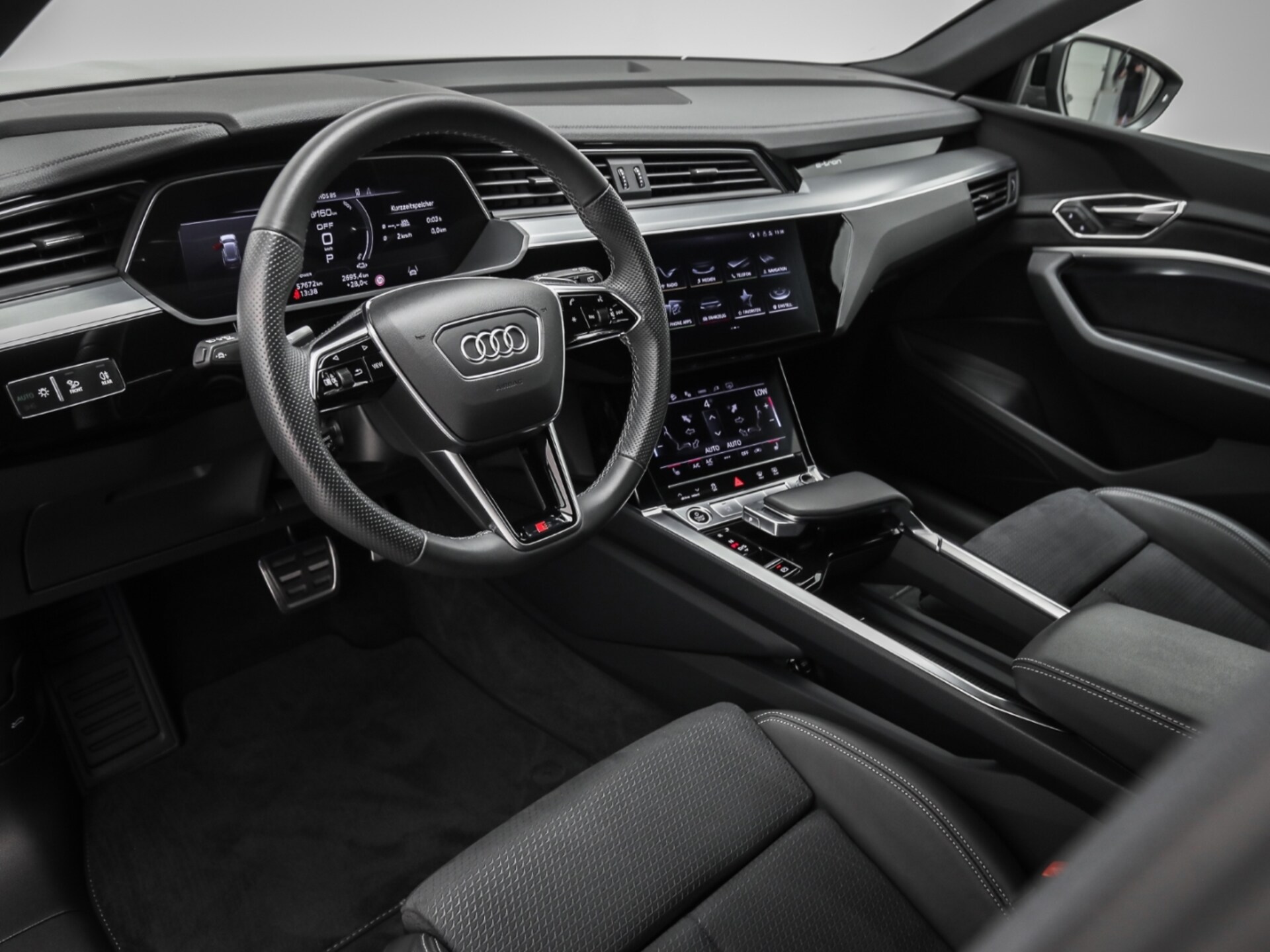Audi Q8 e-tron S line