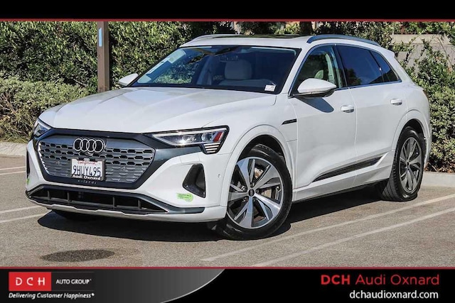 Photo of 2024 Audi Q8 e-tron 