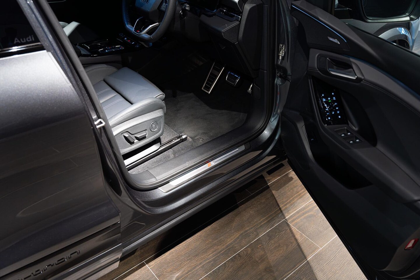 Image about Audi Q6 SUV e-tron e-tron quattro