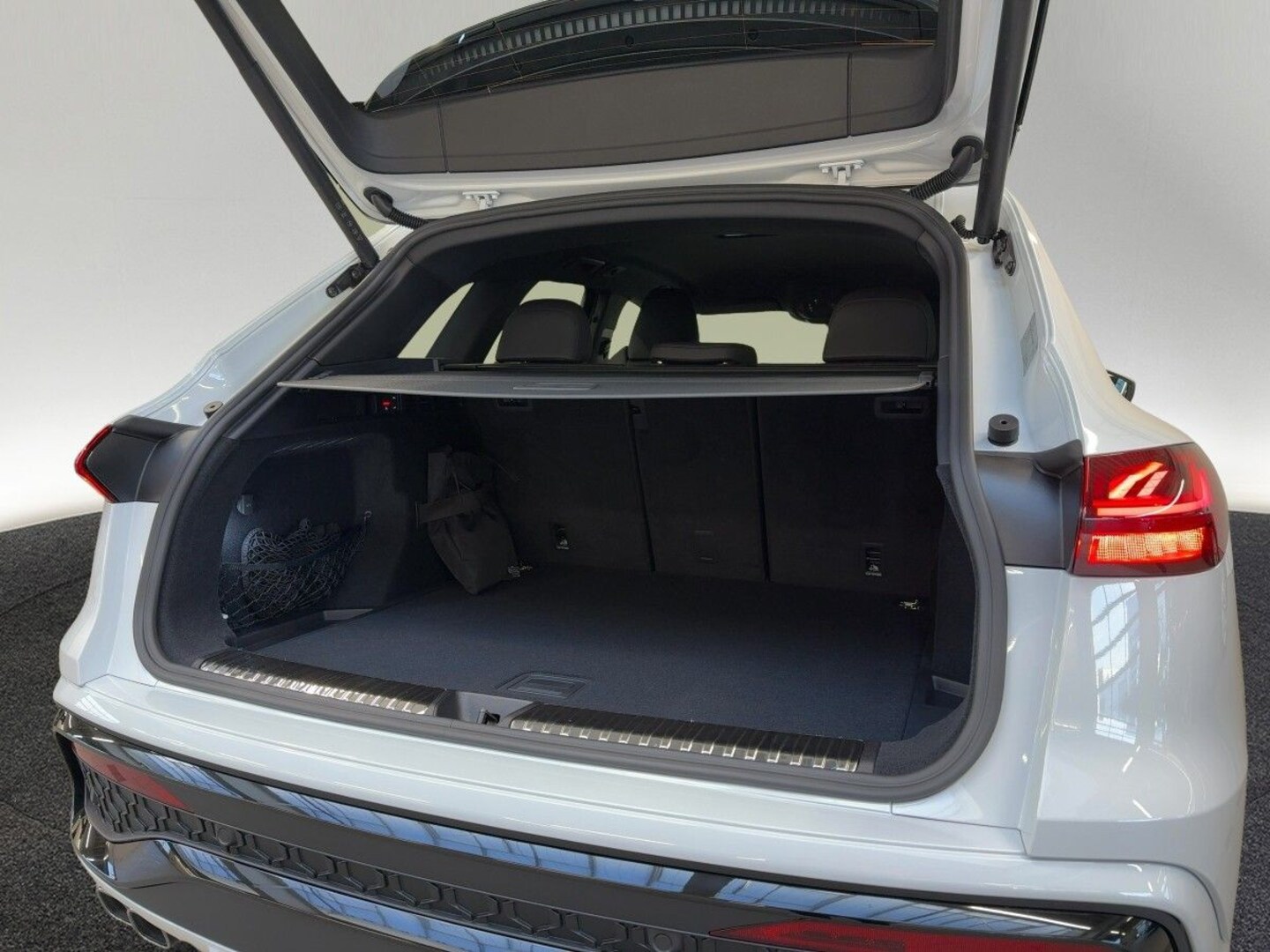 Bild über Audi Q5 SUV TDI quattro 150 kW S tronic - für weitere Informationen kontaktieren Sie den Audi Partner