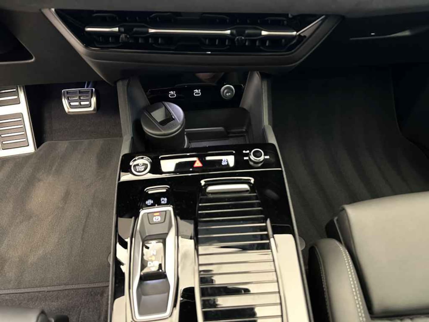 Bild über Audi Q6 SUV e-tron S line business e-tron quattro 315 kW - für weitere Informationen kontaktieren Sie den Audi Partner