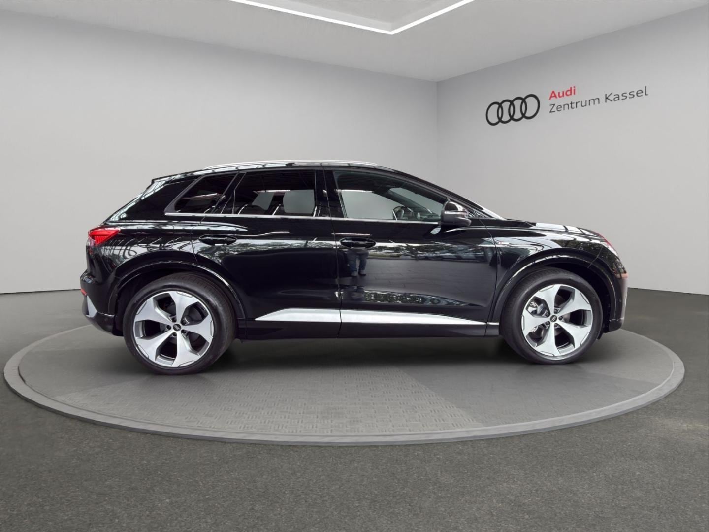 Bild über Audi Q4 SUV e-tron e-tron performance 210 kW - für weitere Informationen kontaktieren Sie den Audi Partner