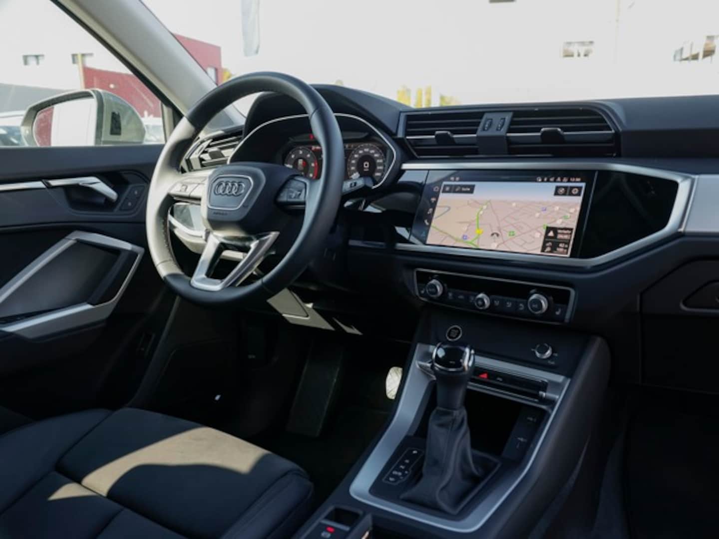 Bild über Audi Q3 TDI quattro 142 kW S tronic - für weitere Informationen kontaktieren Sie den Audi Partner