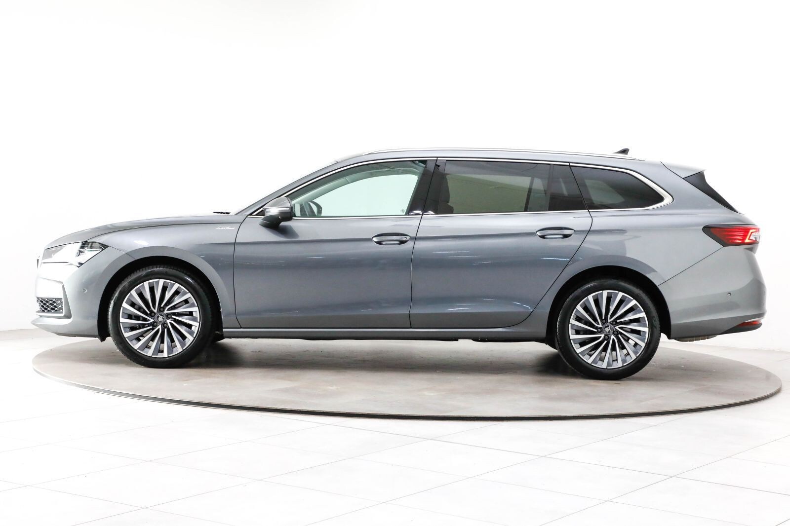 Škoda Superb Combi – Bild 9