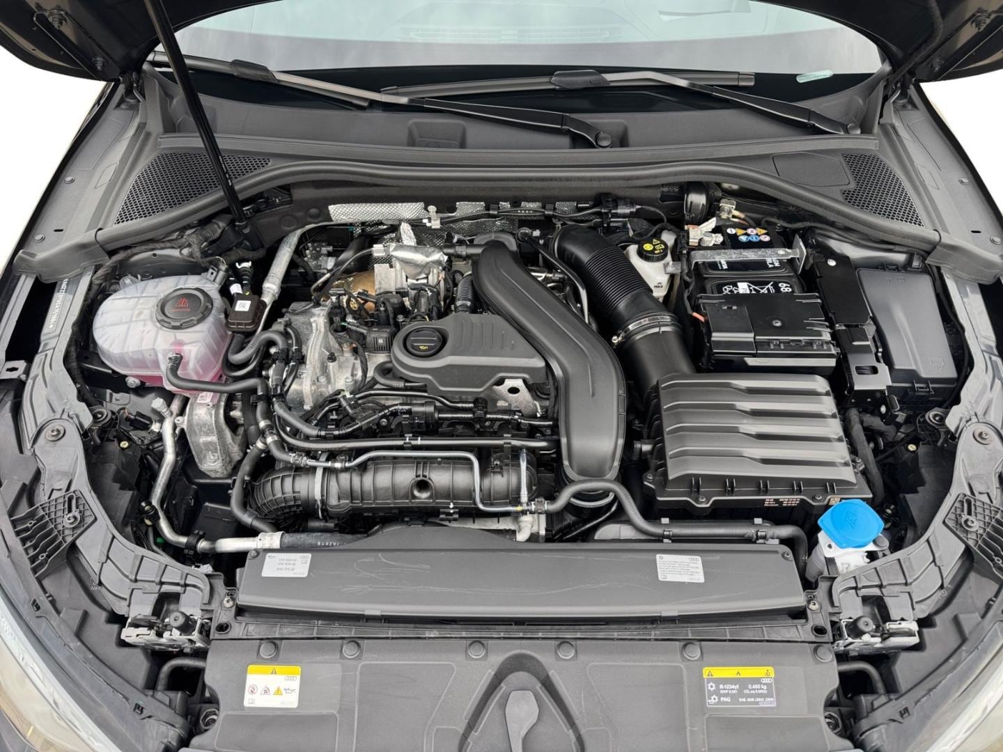 Bild über Audi A3 Limousine S line 35 TFSI Schaltgetriebe - für weitere Informationen kontaktieren Sie den Audi Partner