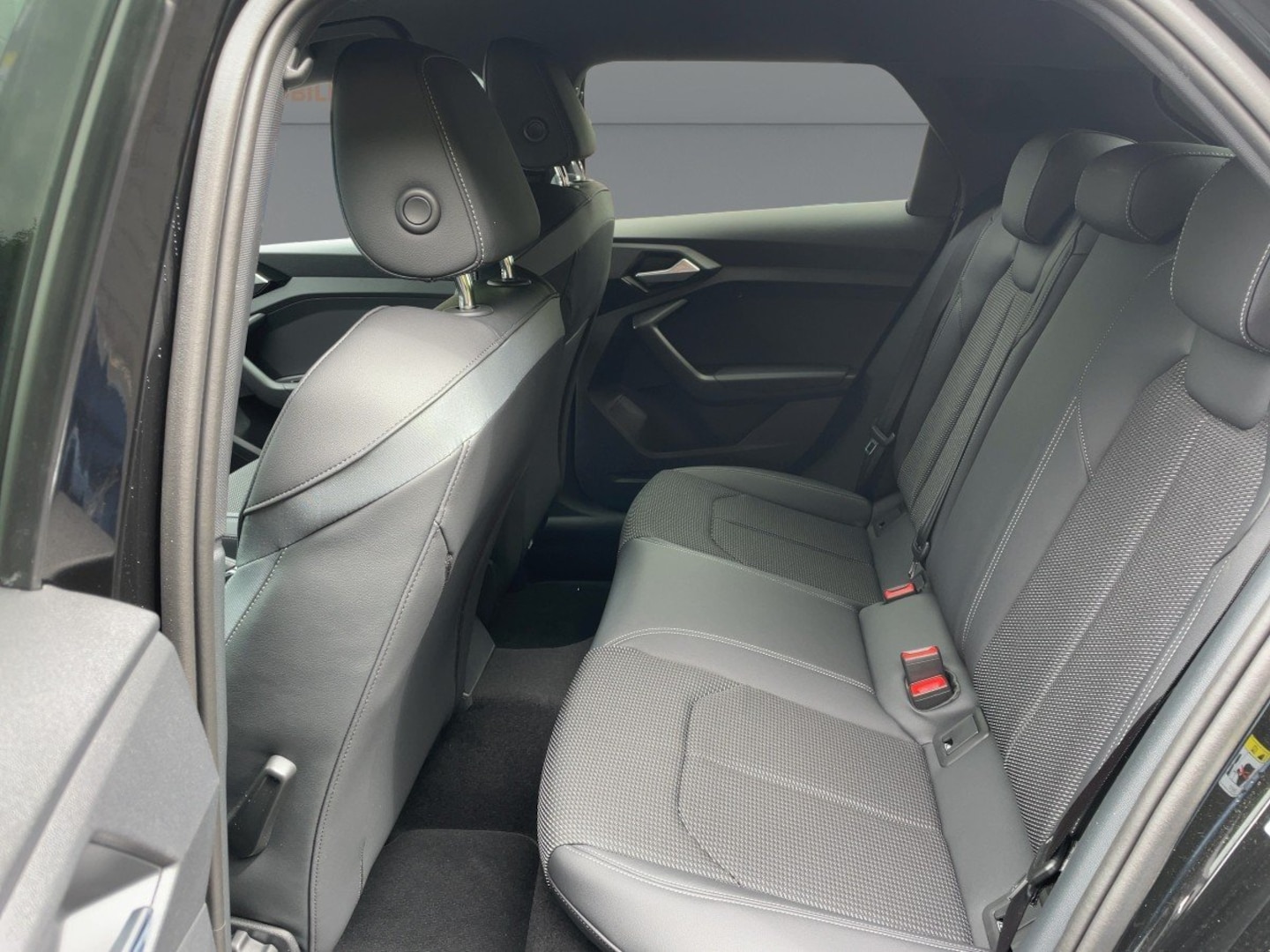 Bild über Audi A1 Sportback S line 35 TFSI S tronic - für weitere Informationen kontaktieren Sie den Audi Partner