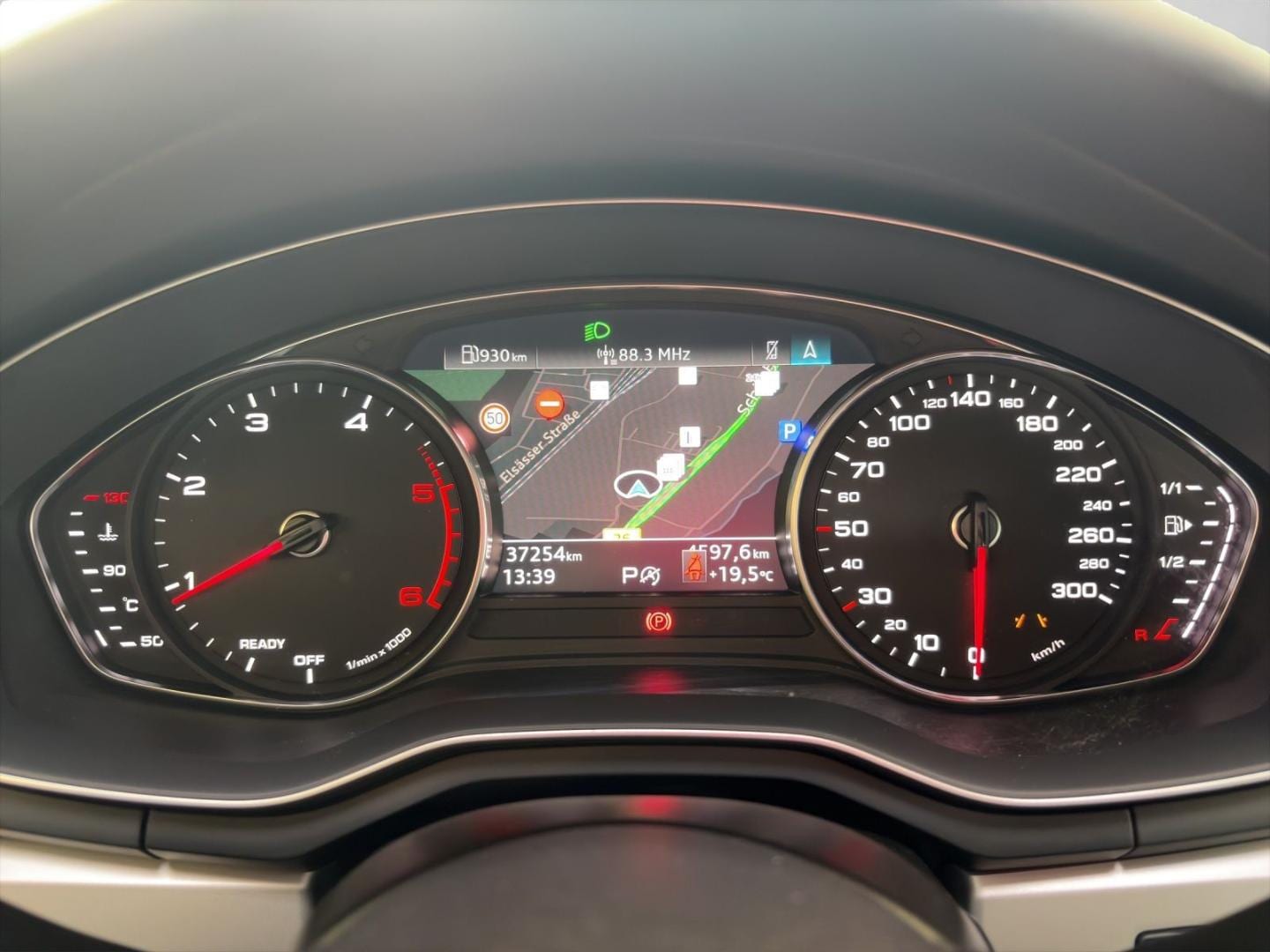 Bild über Audi A4 Limousine 35 TDI S tronic - für weitere Informationen kontaktieren Sie den Audi Partner
