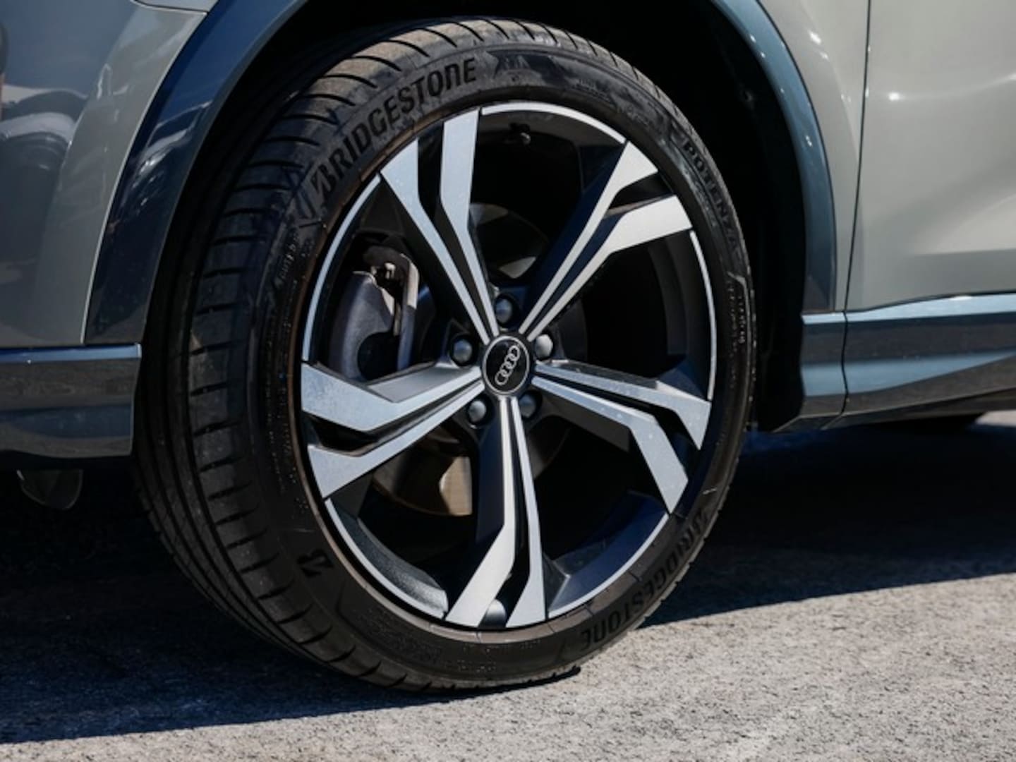 Bild über Audi Q3 TDI quattro 142 kW S tronic - für weitere Informationen kontaktieren Sie den Audi Partner