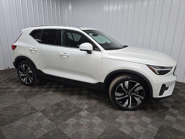 2025 Volvo XC40