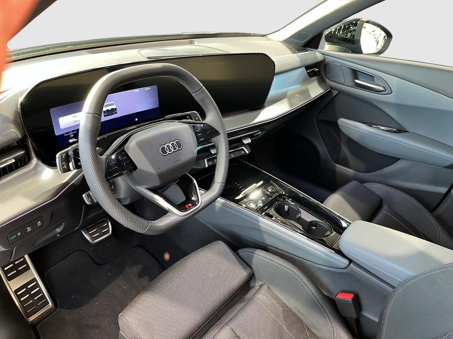Bild über Audi Q3 SUV TFSI 110 kW S tronic - für weitere Informationen kontaktieren Sie den Audi Partner