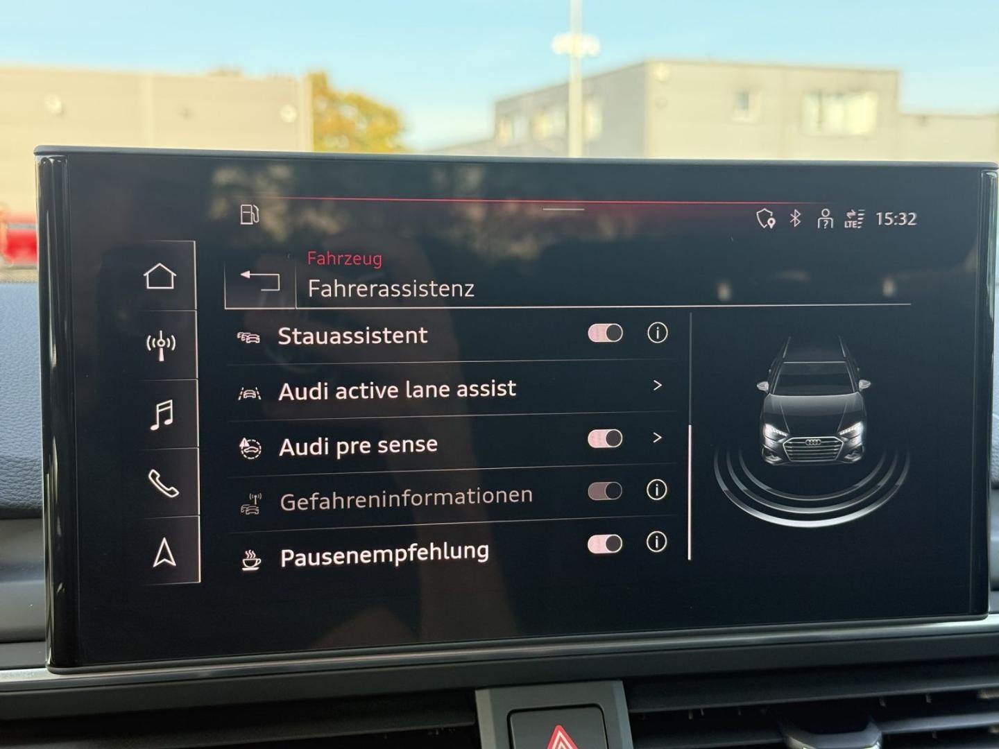 Bild über Audi A4 Avant advanced 40 TFSI S tronic - für weitere Informationen kontaktieren Sie den Audi Partner