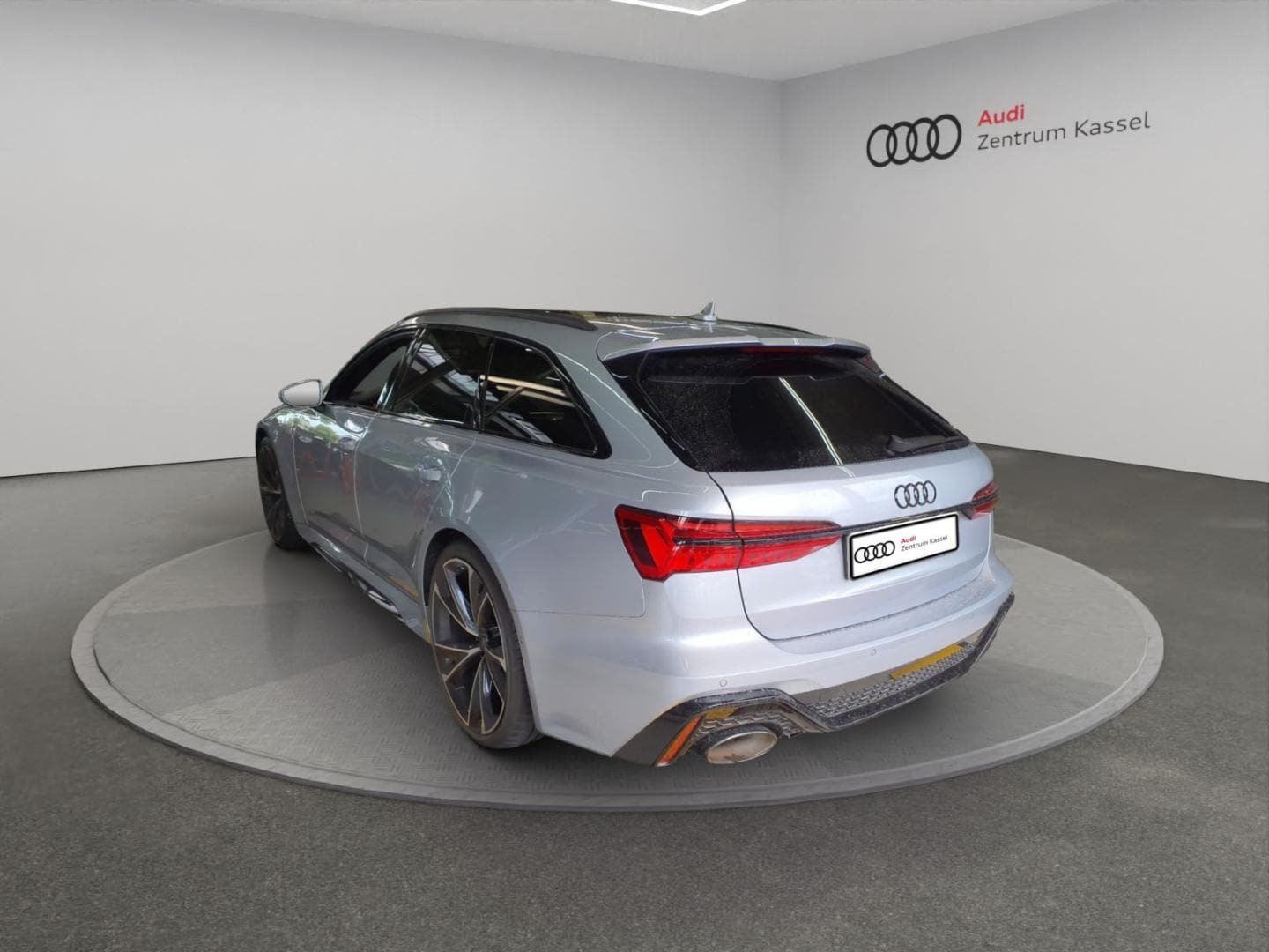 Bild über Audi RS 6 Avant performance quattro tiptronic - für weitere Informationen kontaktieren Sie den Audi Partner