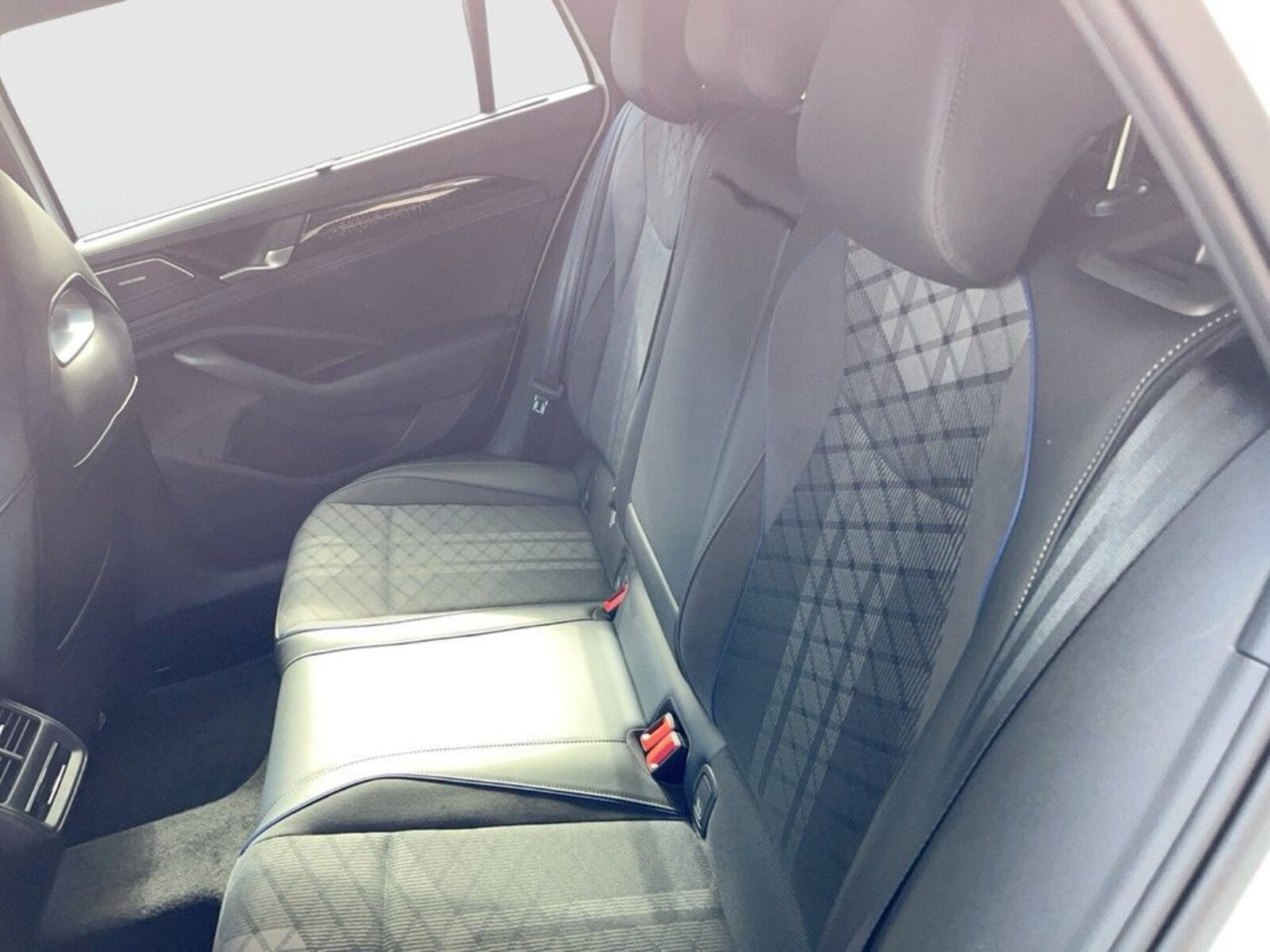 Volkswagen Passat – Bild 11