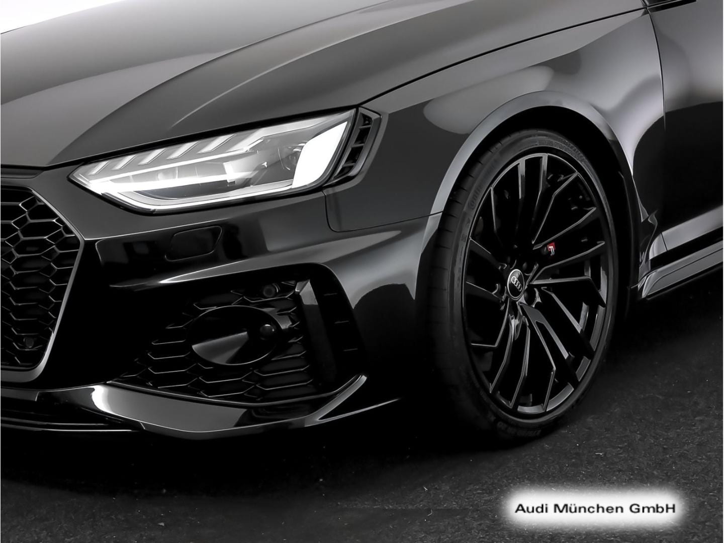 Bild über Audi RS 4 Avant TFSI quattro tiptronic - für weitere Informationen kontaktieren Sie den Audi Partner