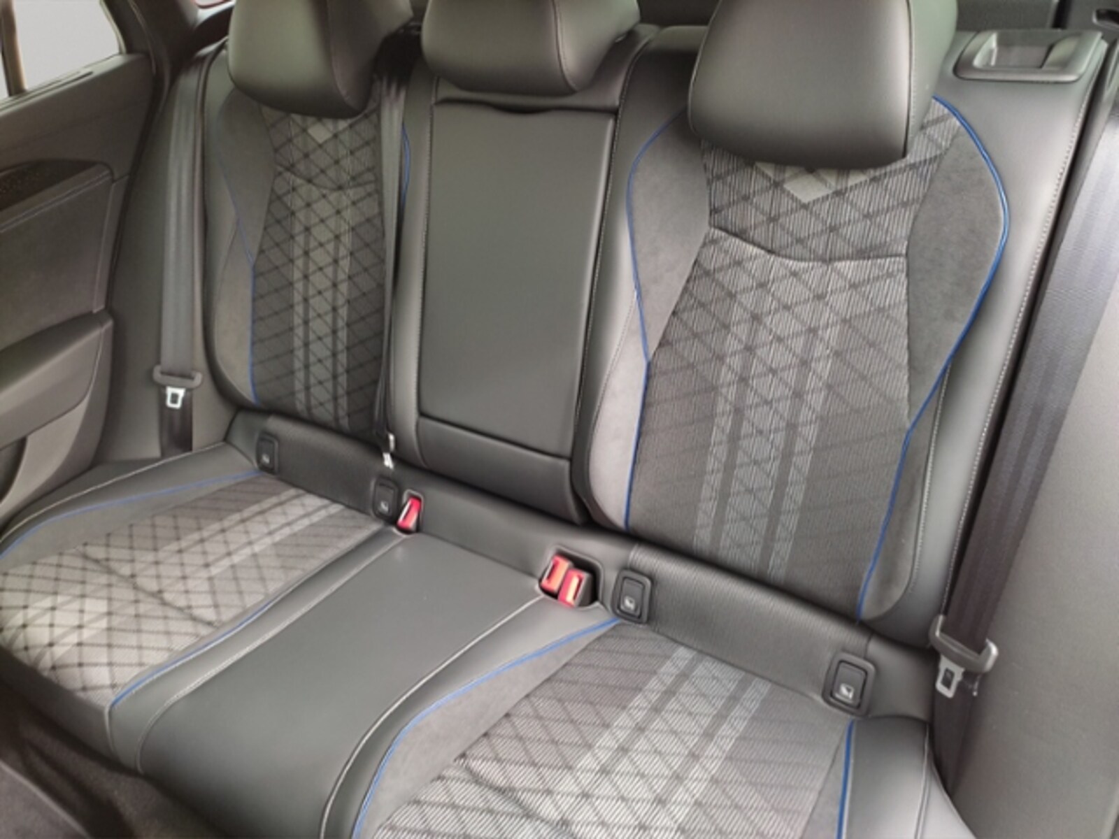 Volkswagen Passat – Bild 12