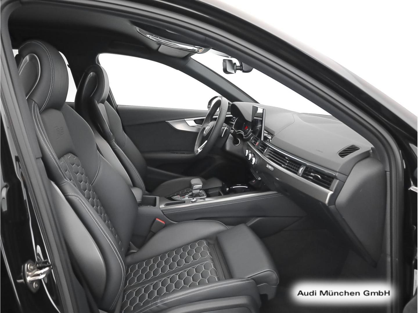 Bild über Audi RS 4 Avant TFSI quattro tiptronic - für weitere Informationen kontaktieren Sie den Audi Partner