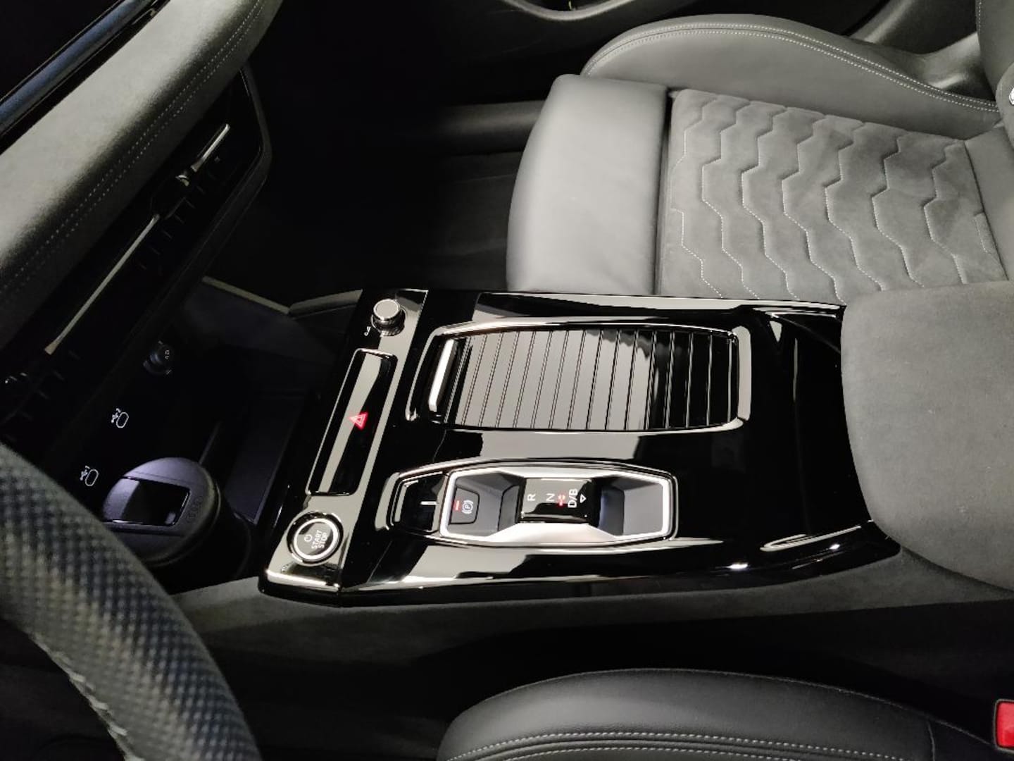 Bild über Audi A6 Avant e-tron S line business e-tron quattro 315 kW - für weitere Informationen kontaktieren Sie den Audi Partner