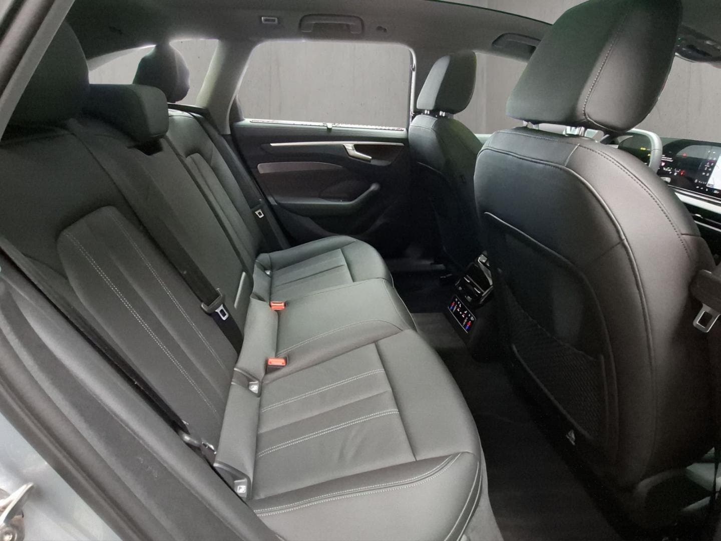 Bild über Audi A6 Avant TDI 150 kW S tronic - für weitere Informationen kontaktieren Sie den Audi Partner