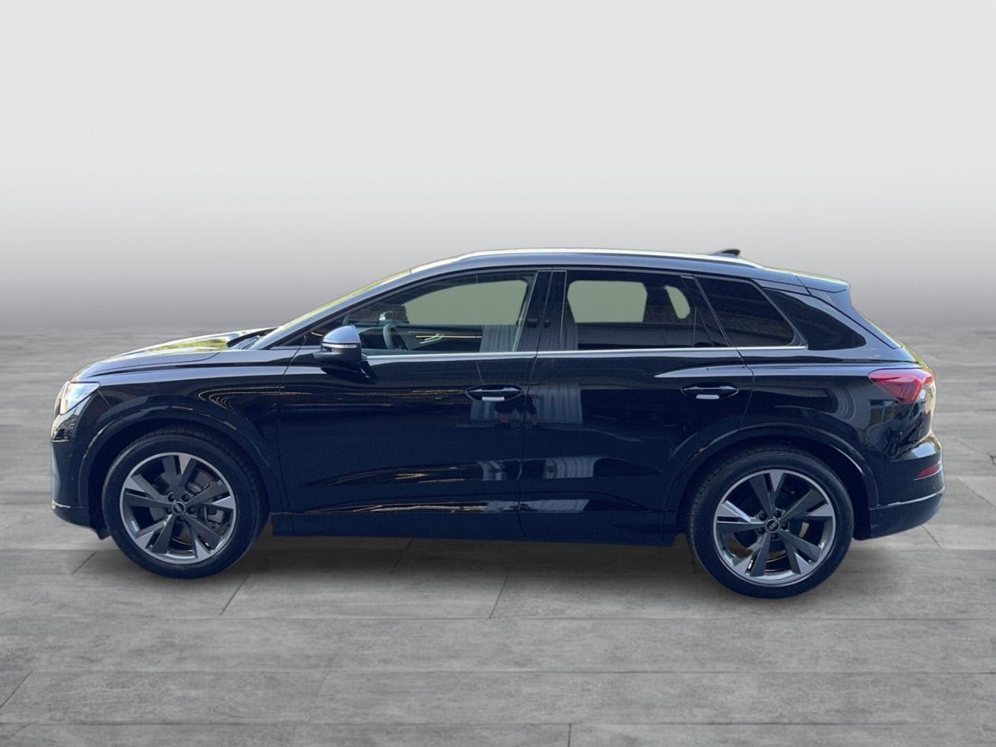 Bild über Audi Q4 SUV e-tron e-tron performance 210 kW - für weitere Informationen kontaktieren Sie den Audi Partner