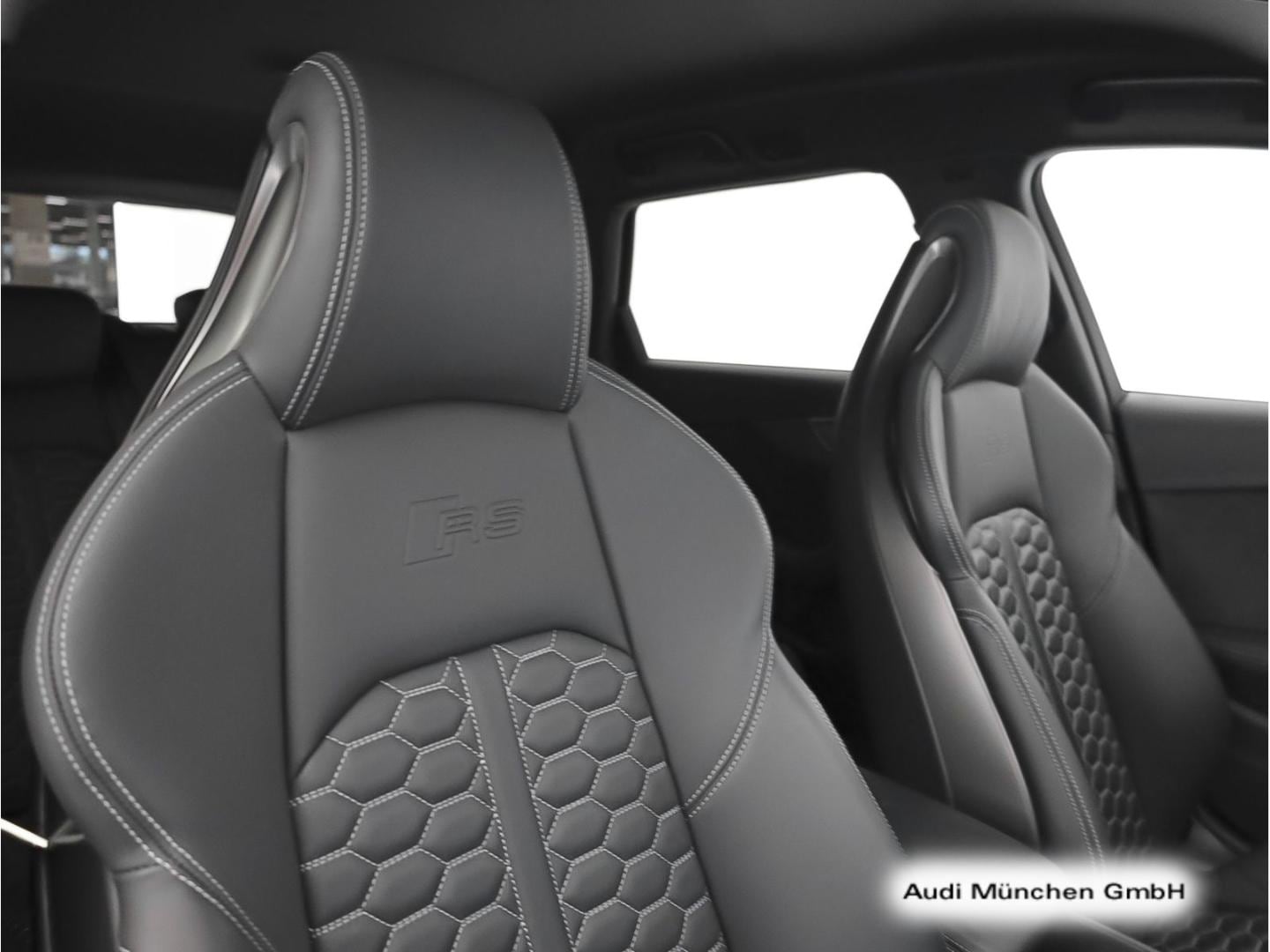 Bild über Audi RS 4 Avant TFSI quattro tiptronic - für weitere Informationen kontaktieren Sie den Audi Partner