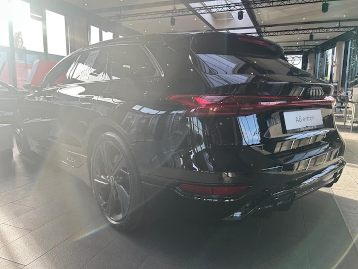 Bild über Audi A6 Avant e-tron e-tron performance - für weitere Informationen kontaktieren Sie den Audi Partner