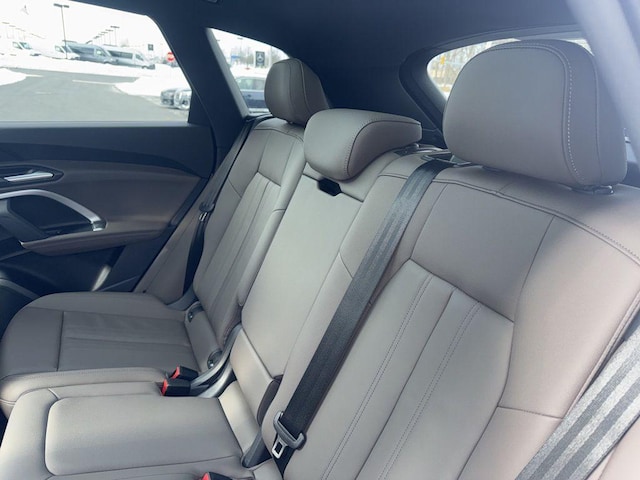 2025 Audi Q5 Premium - Photo 18