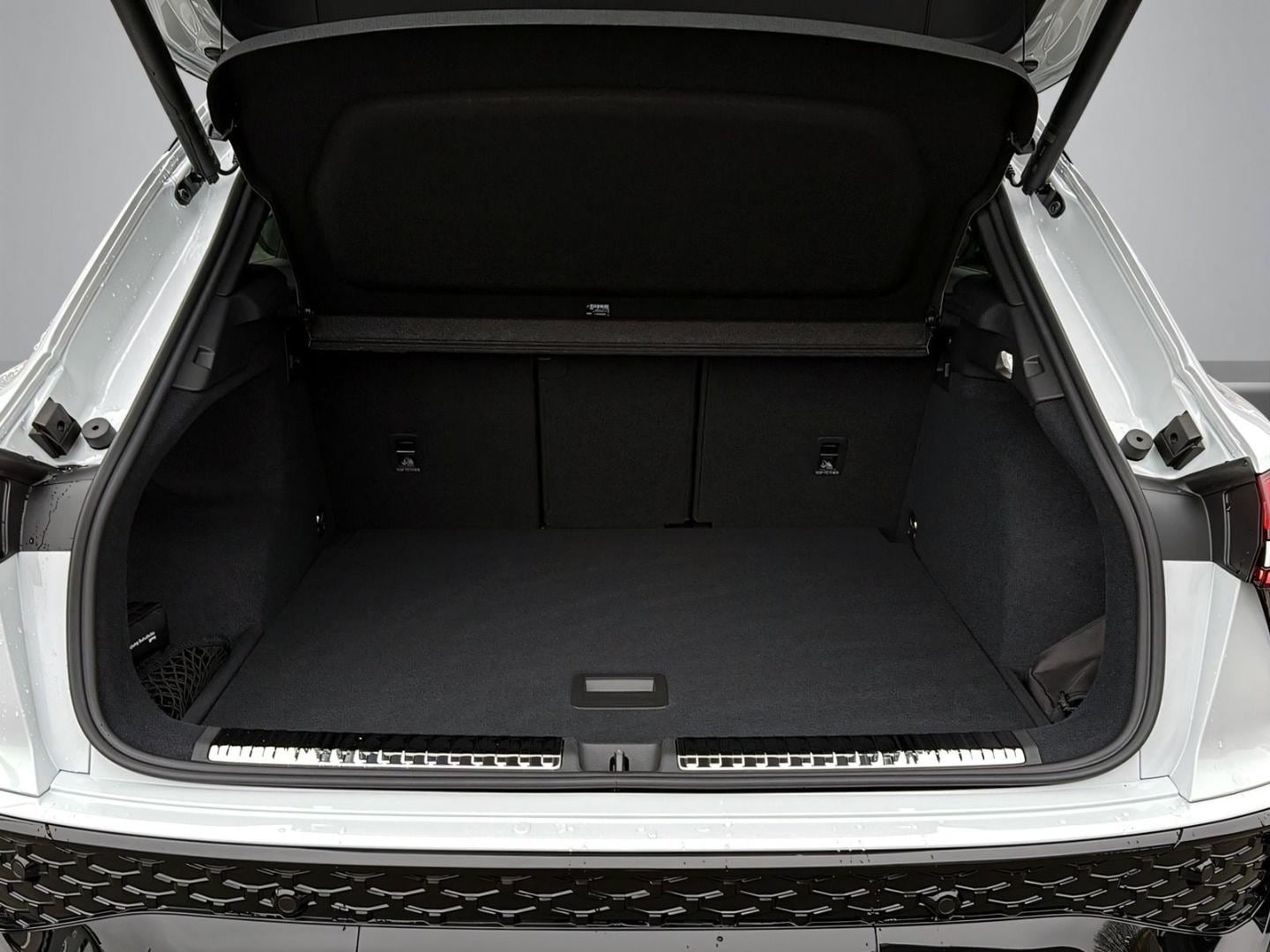 Bild über Audi Q3 SUV TDI 110 kW S tronic - für weitere Informationen kontaktieren Sie den Audi Partner
