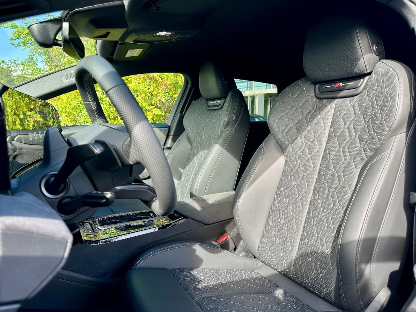 Bild über Audi A6 Avant e-tron S line business e-tron performance 270 kW - für weitere Informationen kontaktieren Sie den Audi Partner