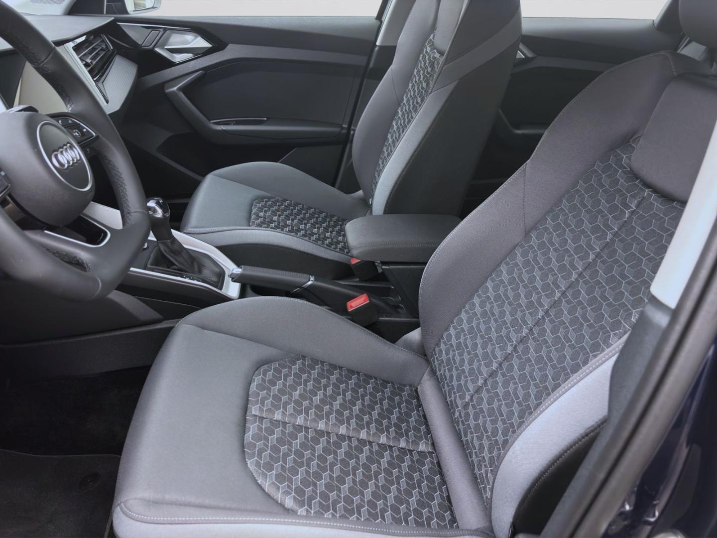 Bild über Audi A1 allstreet 30 TFSI S tronic - für weitere Informationen kontaktieren Sie den Audi Partner