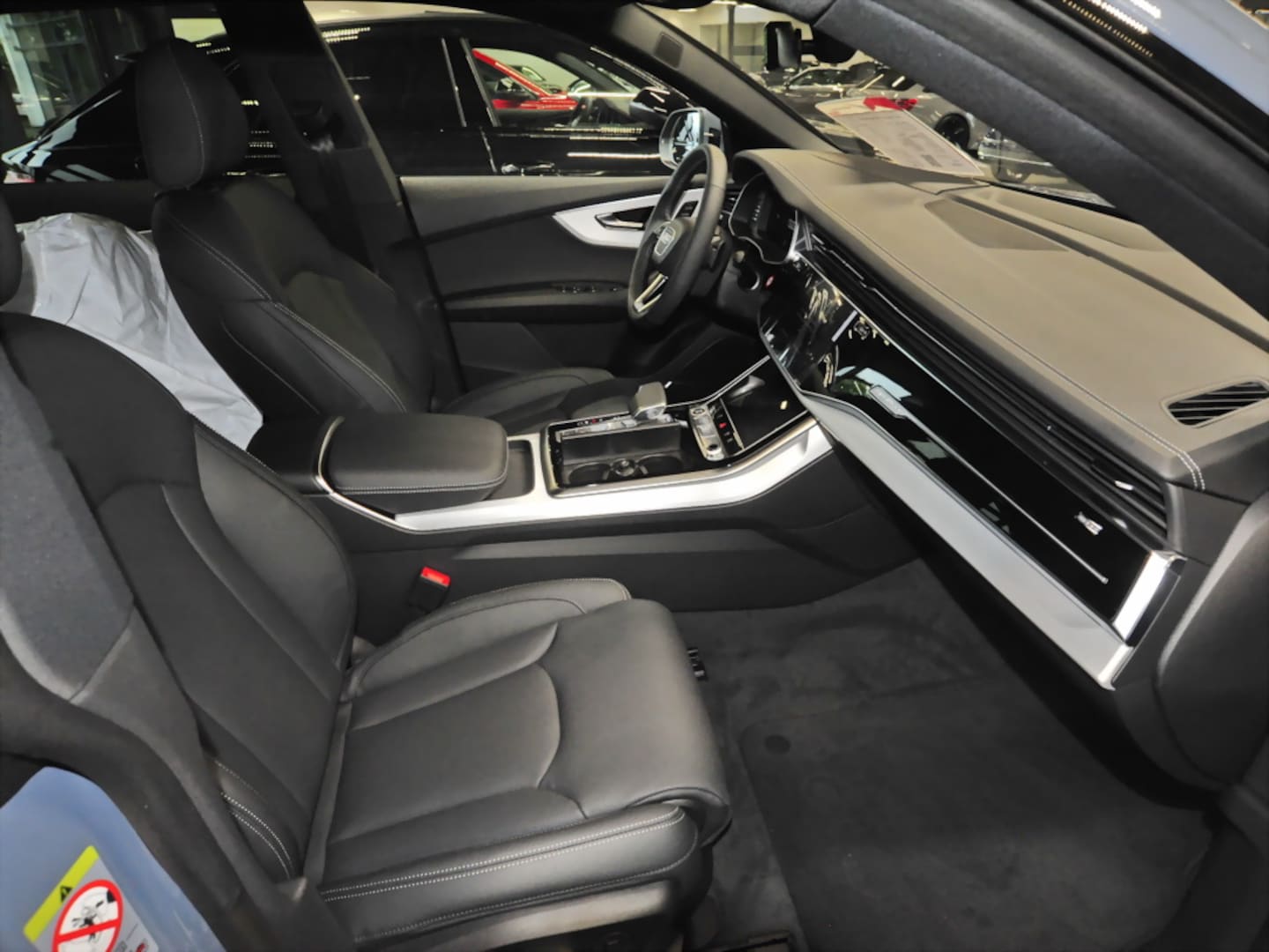 Bild über Audi Q8 SUV S line business TDI quattro 210 kW tiptronic - für weitere Informationen kontaktieren Sie den Audi Partner