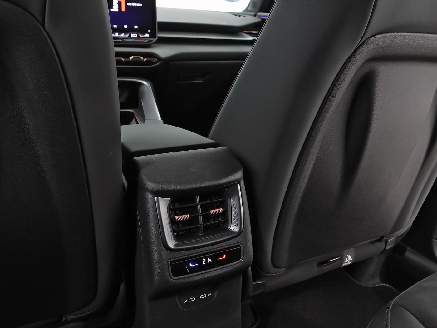 CUPRA Terramar 1.5 TSI e-Hybrid VZ DSG 200 kW (272 CV) — photo 36