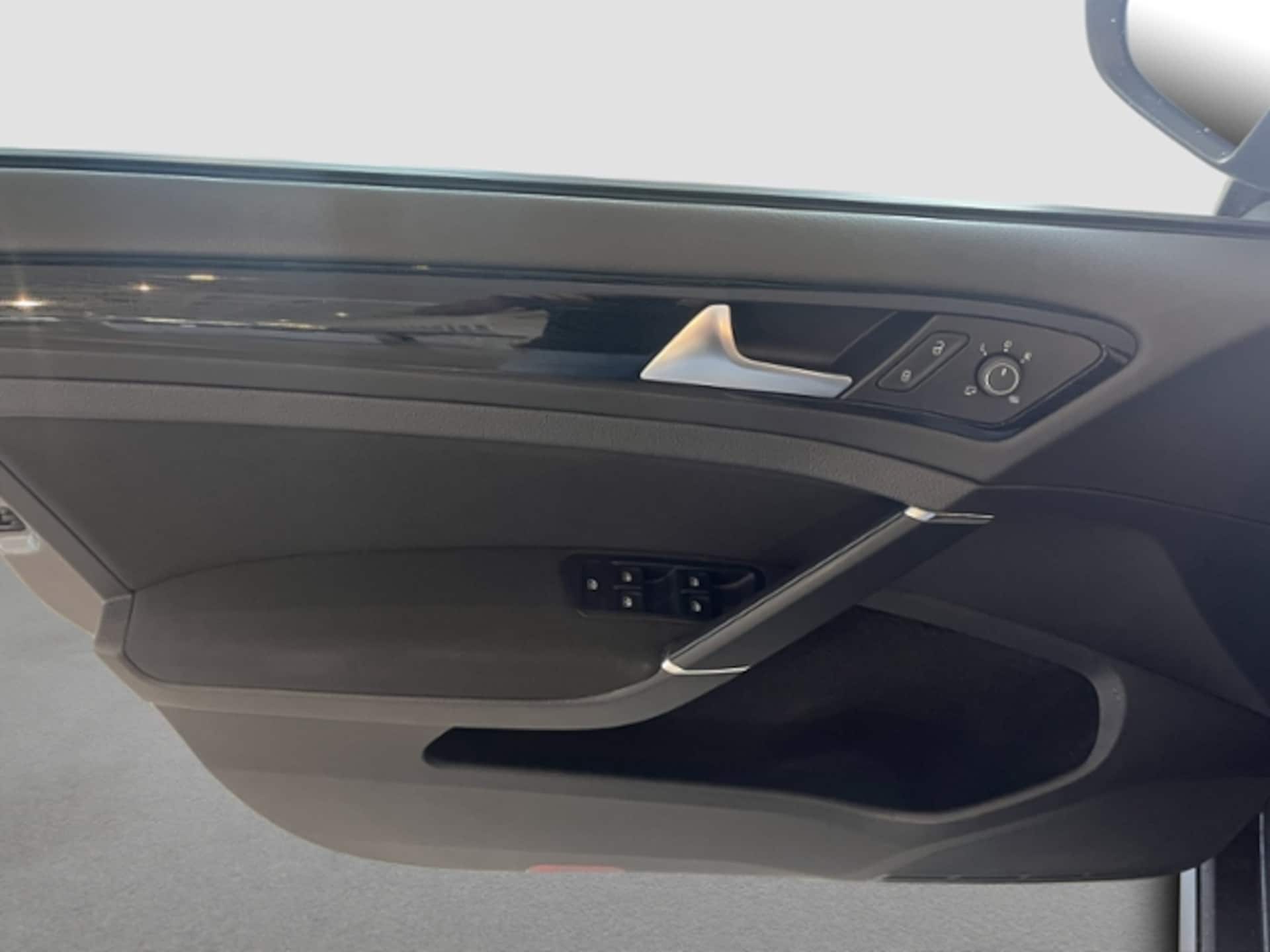 Volkswagen Golf SOUND