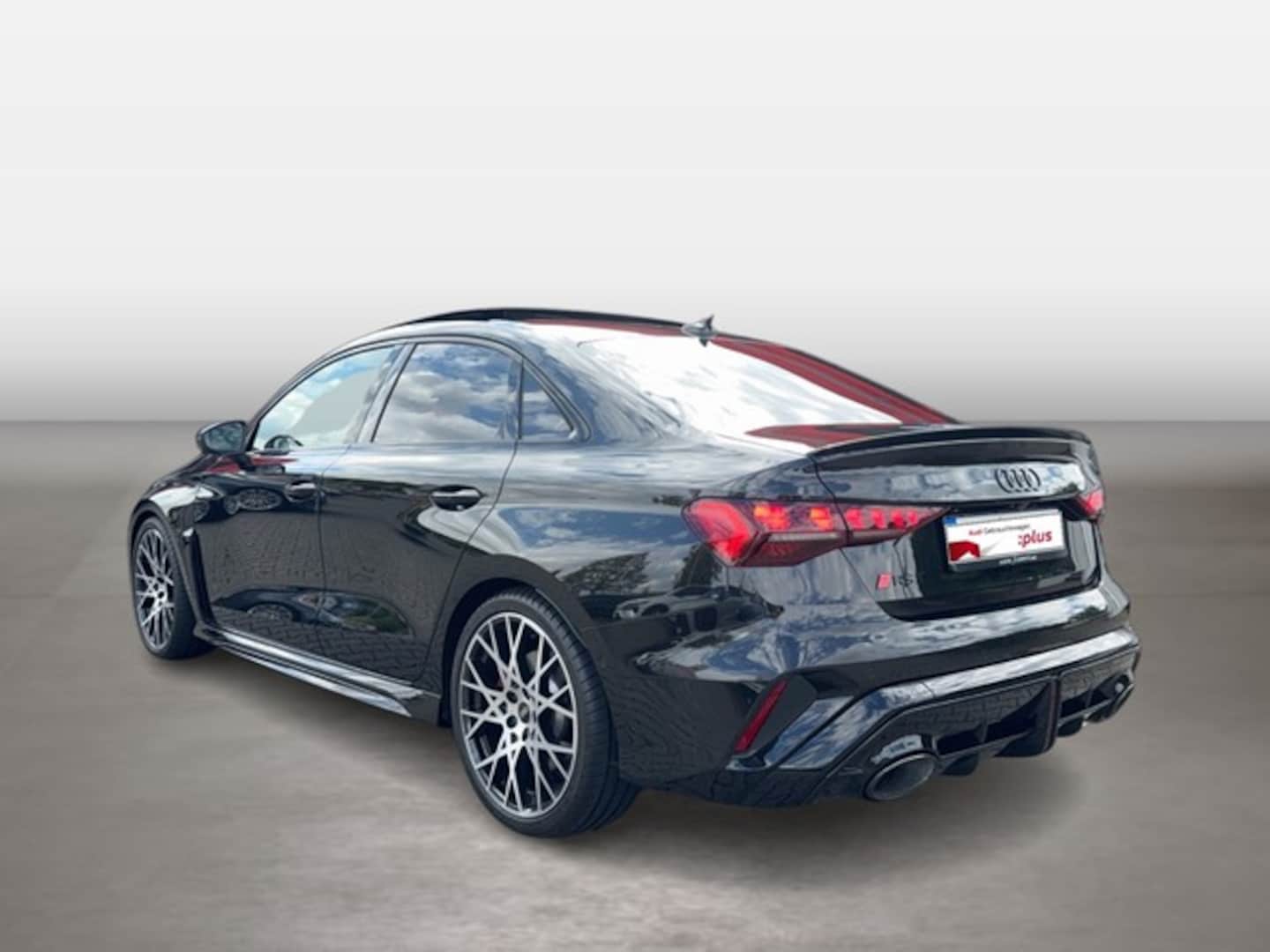 Bild über Audi RS 3 Limousine RS 3 Limousine 294 kW S tronic - für weitere Informationen kontaktieren Sie den Audi Partner