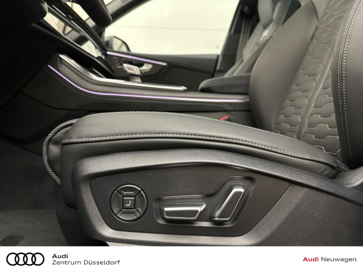 Bild über Audi RS Q8 SUV TFSI quattro 471 kW tiptronic - für weitere Informationen kontaktieren Sie den Audi Partner