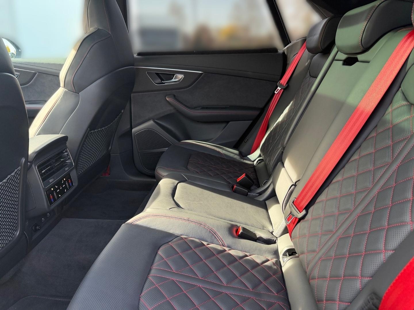 Bild über Audi SQ8 SUV TFSI quattro tiptronic - für weitere Informationen kontaktieren Sie den Audi Partner