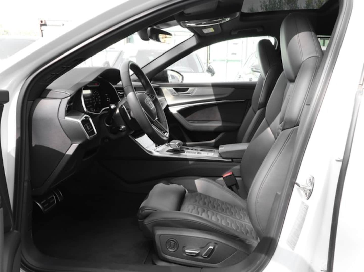 Bild über Audi RS 6 Avant TFSI quattro tiptronic - für weitere Informationen kontaktieren Sie den Audi Partner