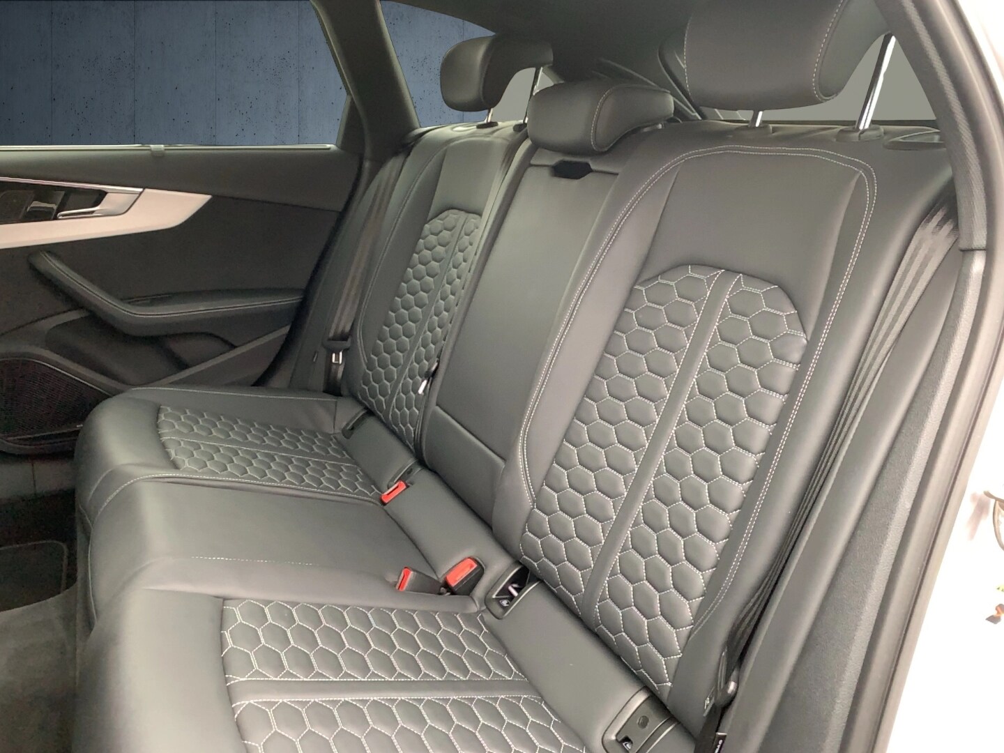Image about Audi RS 4 Avant TFSI quattro tiptronic