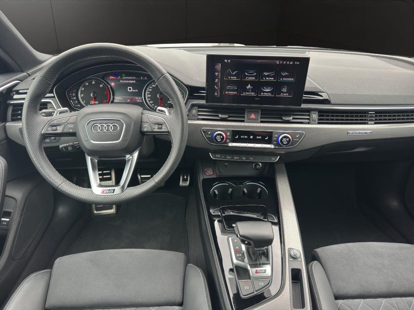 Bild über Audi RS 4 Avant TFSI quattro tiptronic - für weitere Informationen kontaktieren Sie den Audi Partner