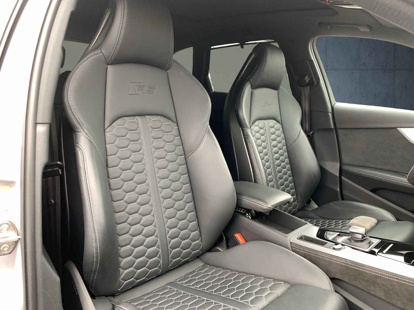 Image about Audi RS 4 Avant TFSI quattro tiptronic