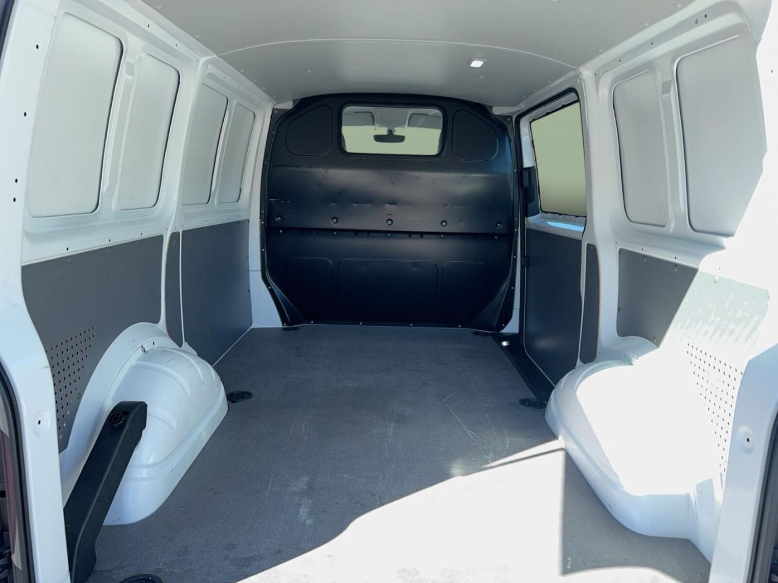 Volkswagen T6.1 Transporter Kasten kurzer Radstand – Bild 12