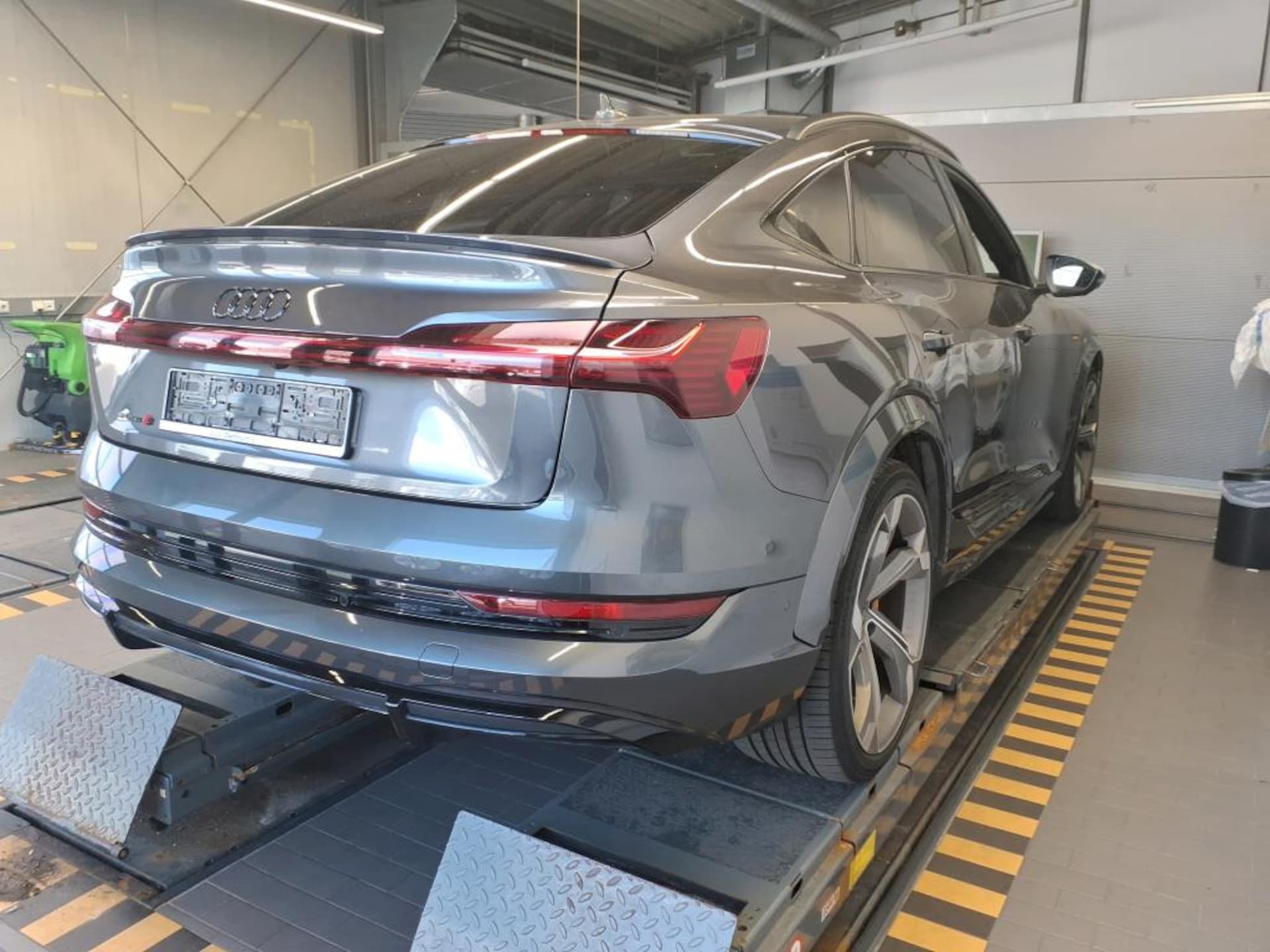 Audi e-tron S Sportback
