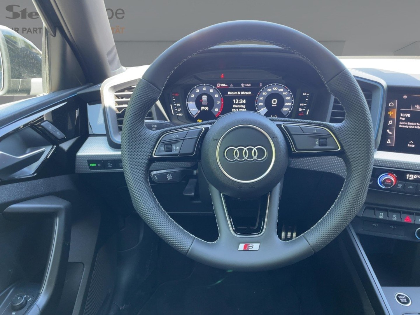 Bild über Audi A1 Sportback S line 30 TFSI S tronic - für weitere Informationen kontaktieren Sie den Audi Partner