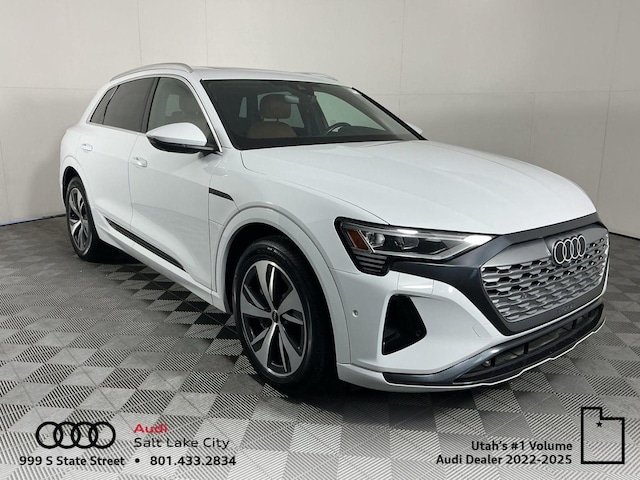 Photo of 2024 Audi Q8 e-tron 