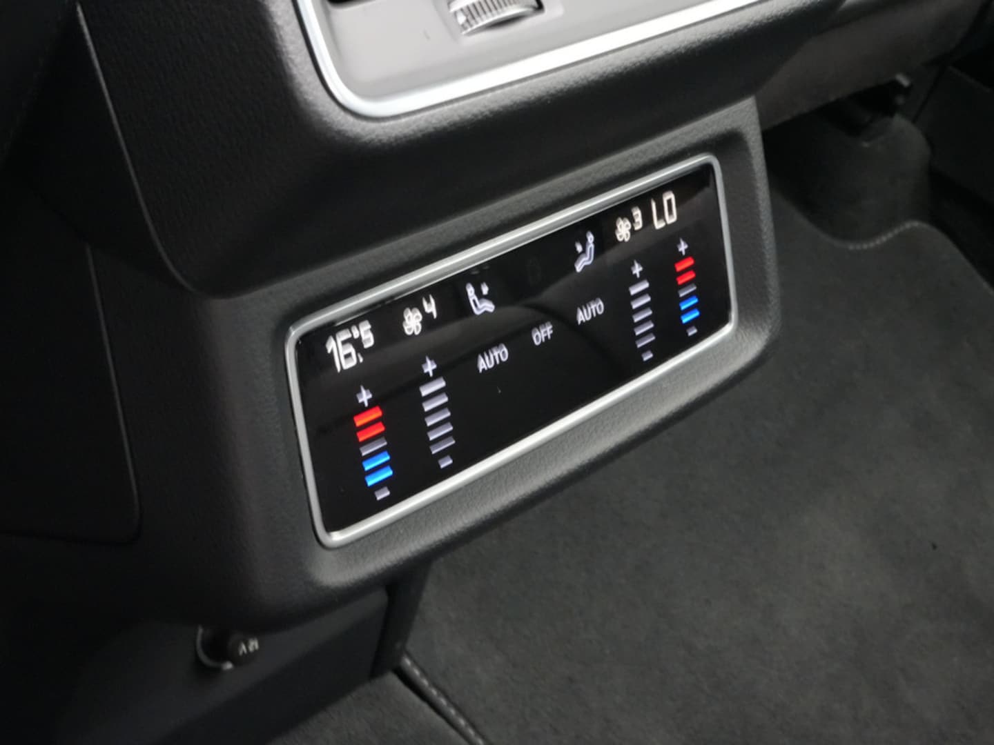 Bild über Audi Q8 e-tron S line 50 e-tron quattro - für weitere Informationen kontaktieren Sie den Audi Partner
