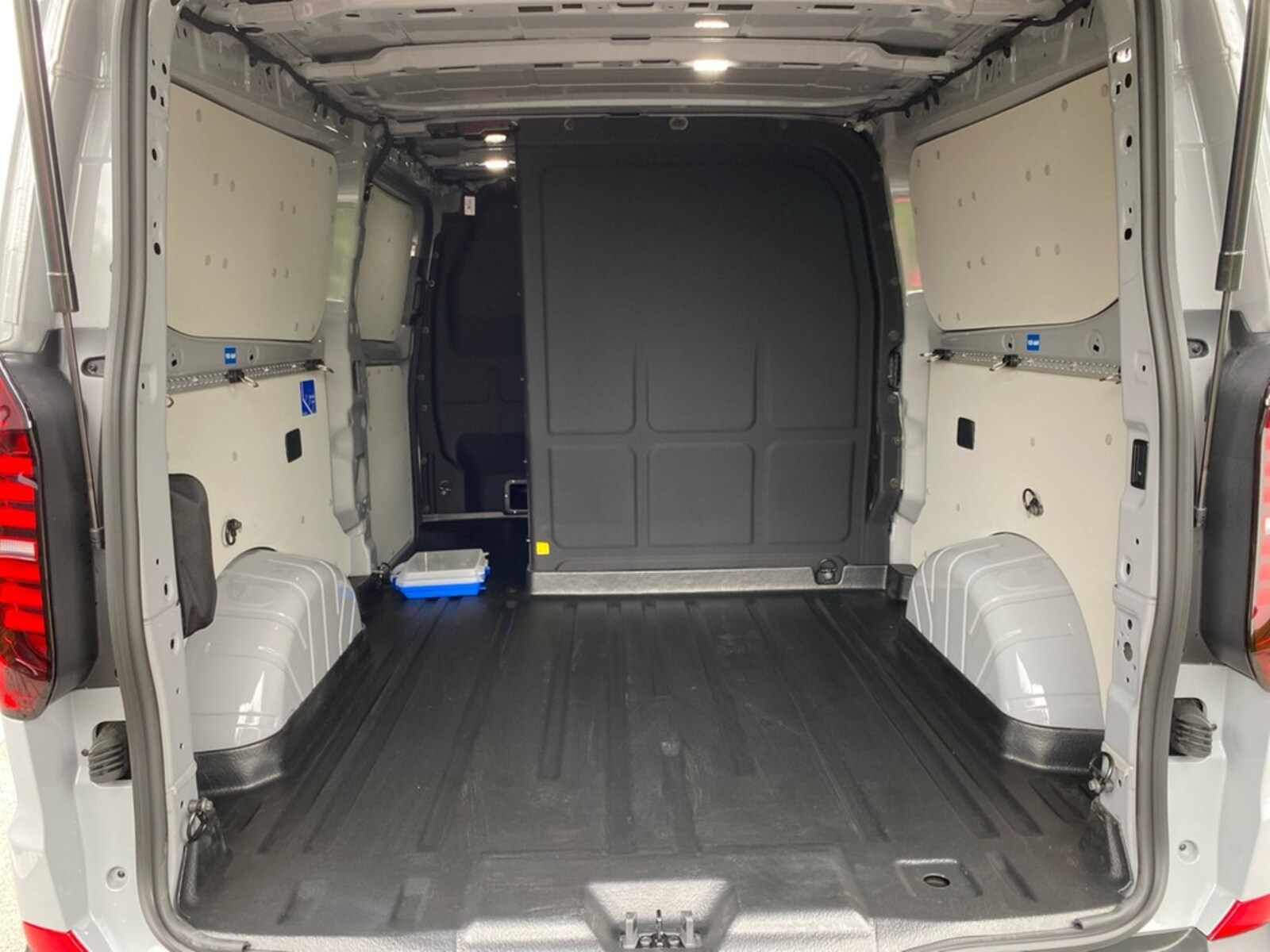 Volkswagen Transporter Kasten langer Radstand – Bild 13