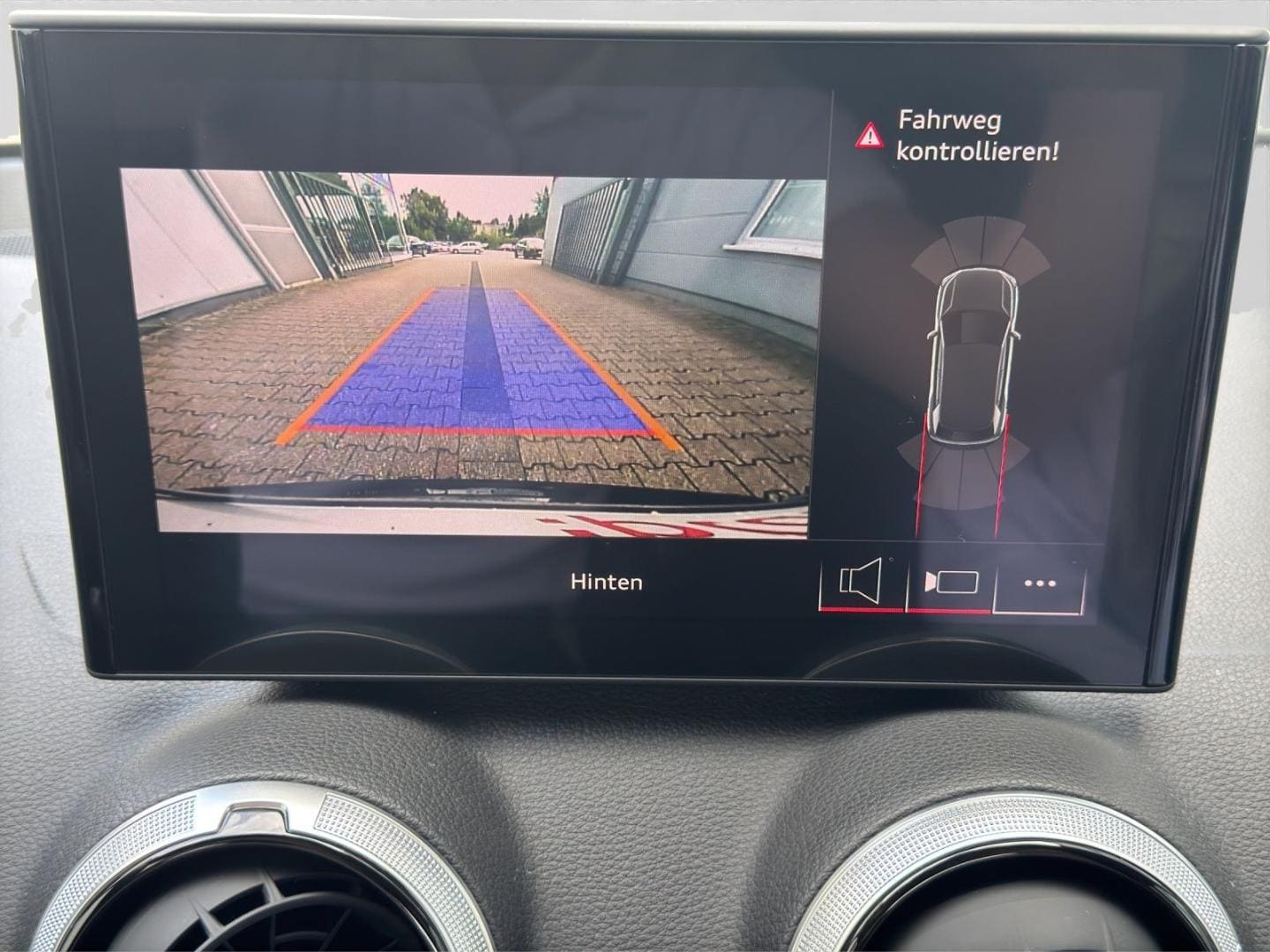 Bild über Audi Q2 advanced 35 TDI S tronic - für weitere Informationen kontaktieren Sie den Audi Partner