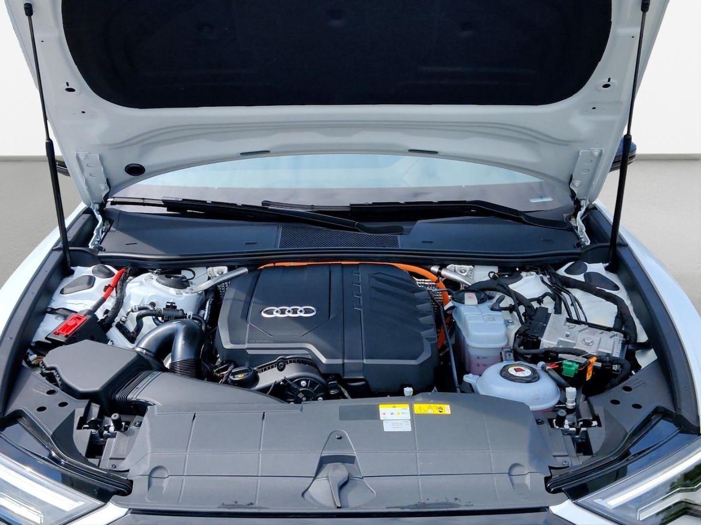 Bild über Audi A6 Avant TFSI e advanced 50 TFSI e quattro S tronic - für weitere Informationen kontaktieren Sie den Audi Partner