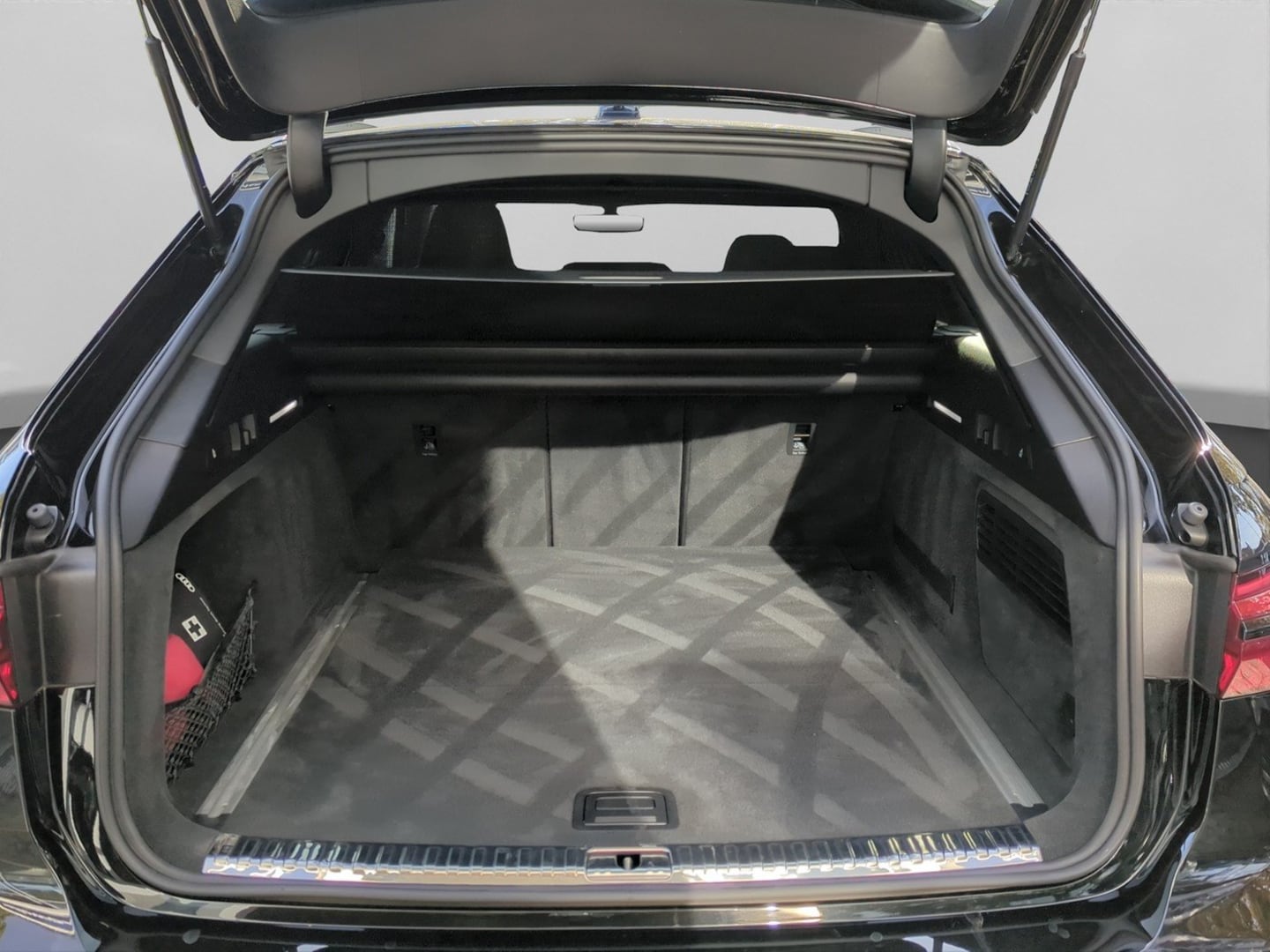 Bild über Audi S6 Avant TDI quattro tiptronic - für weitere Informationen kontaktieren Sie den Audi Partner